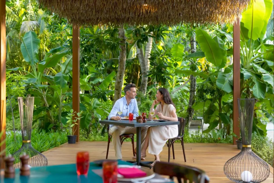 Review: The Phat Chameleon, Pullman Maamutaa Resort